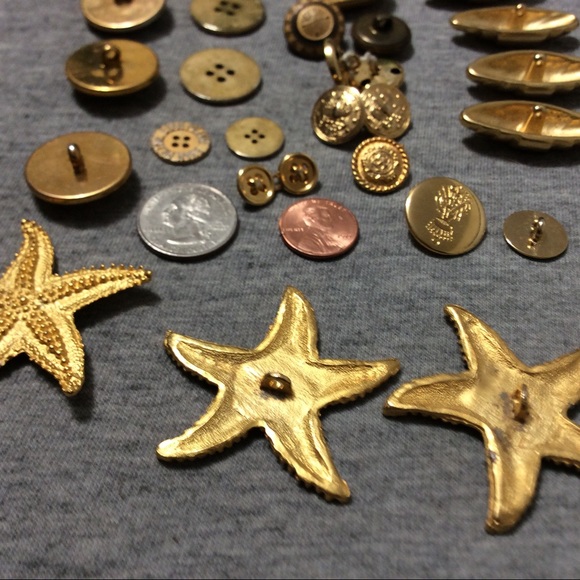 Vintage Golden Buttons Lot - Picture 10 of 13